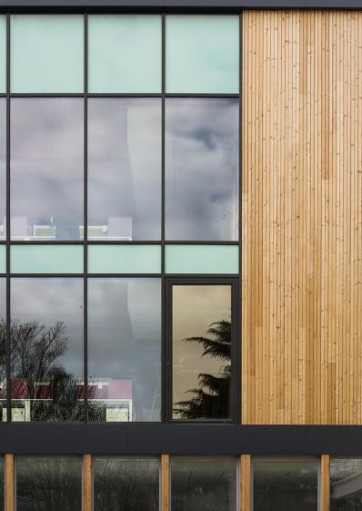Détail : Façade Nord-Est - Mur rideau de l'open space