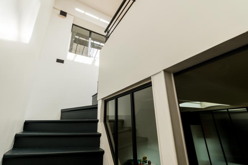 escalier_peint_paris.jpg