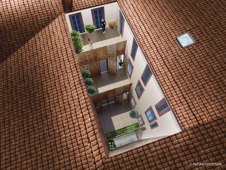 Restructuration de la cour où l'intervention contemporaine met en valeur et s'ha
