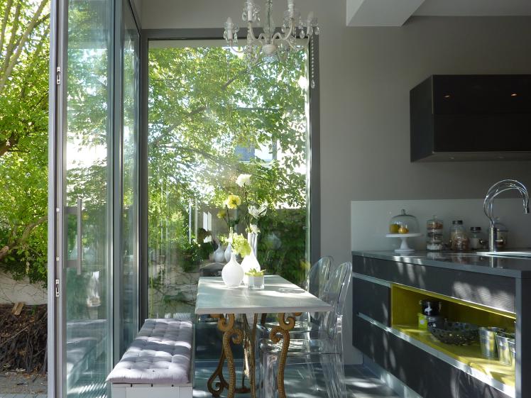 une extension contemporaine ouverte sur le jardin