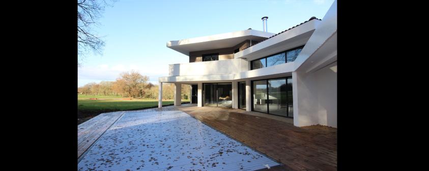 Villa de luxe à casquette béton