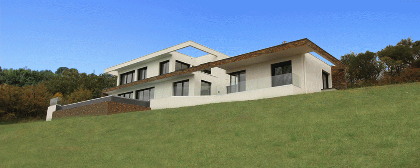 Villa d'exception sur terrain en pente