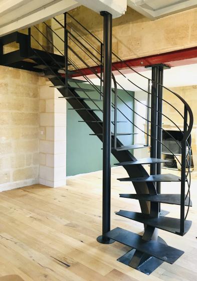 L'ESCALIER