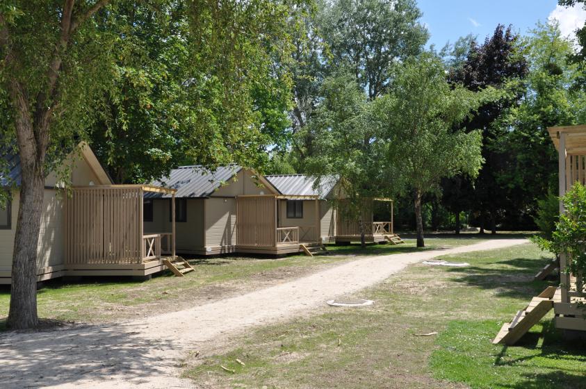 Aménagement des zones de camping (emplacements de 110 à 130 m²)