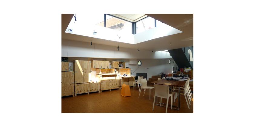 Vue sur le puits de lumière sur la zone bureau