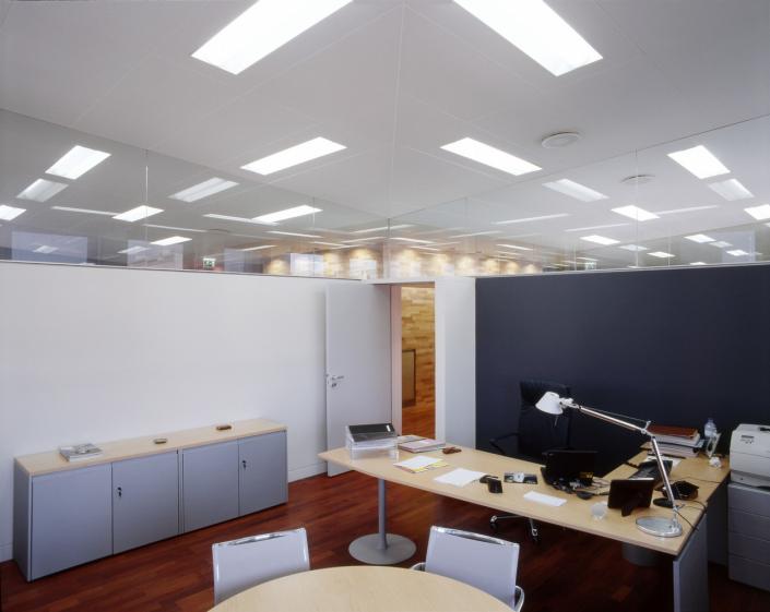bureau_bleu.jpg