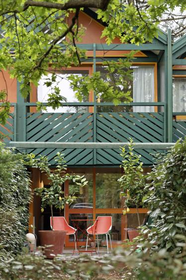 Cabane triplex. façade sur jardin.