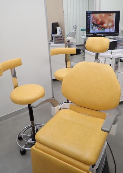 sartori_fauteuil_jaune_2017_source.jpg