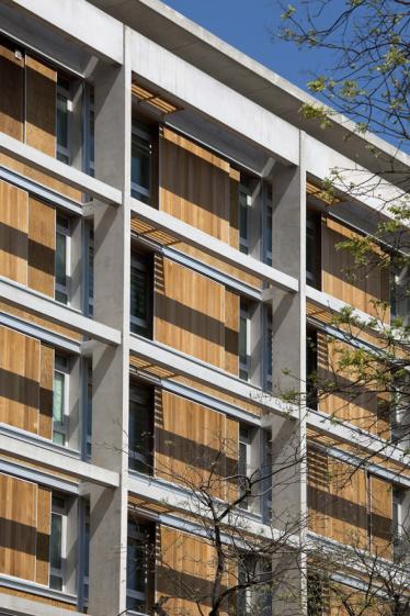 18_detail_de_la_facade_rue_bruneseau_ph_h_abbadie.jpg