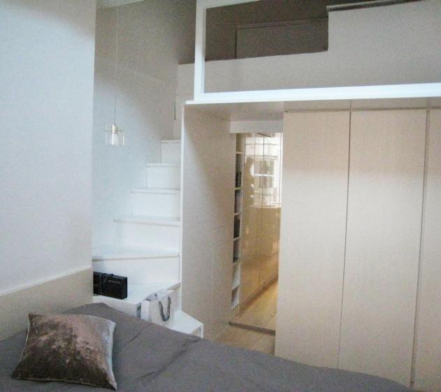 escalier_placard_vers_mezzannine.jpg