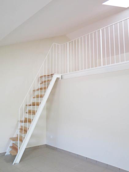 Salle logement R+2, escaliers de meunier