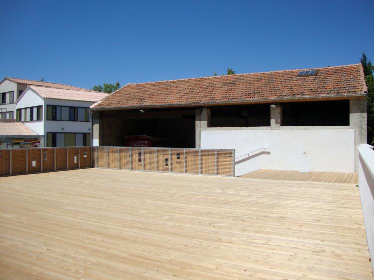 terrasse de 200m2 sur le toit du magasin de producteurs