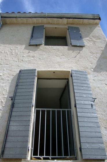 Le projet regroupe les deux appartements pour créer une maison spacieuse, isolée