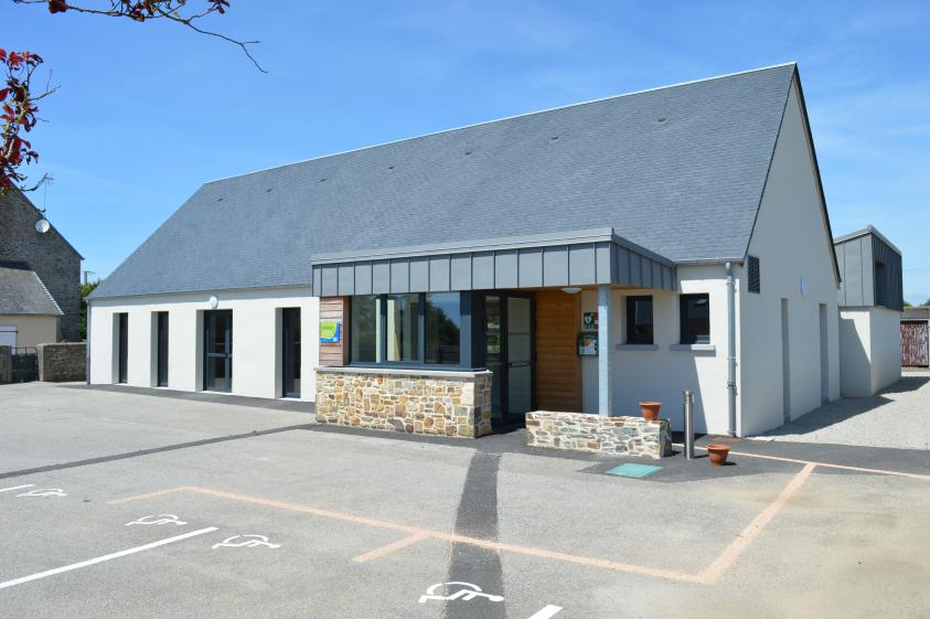 salle communale après travaux, construction d'un sas d'entrée