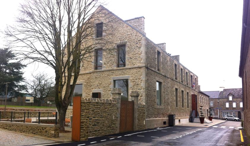 Vue depuis la rue des Ecoles