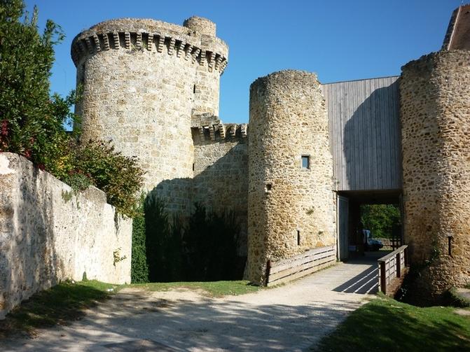 chateau-de-la-madeleine-facade-et-entree-800x600_visuel_large.jpg