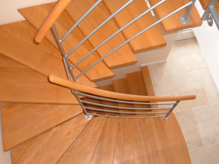 Escalier en hêtre à limon central
