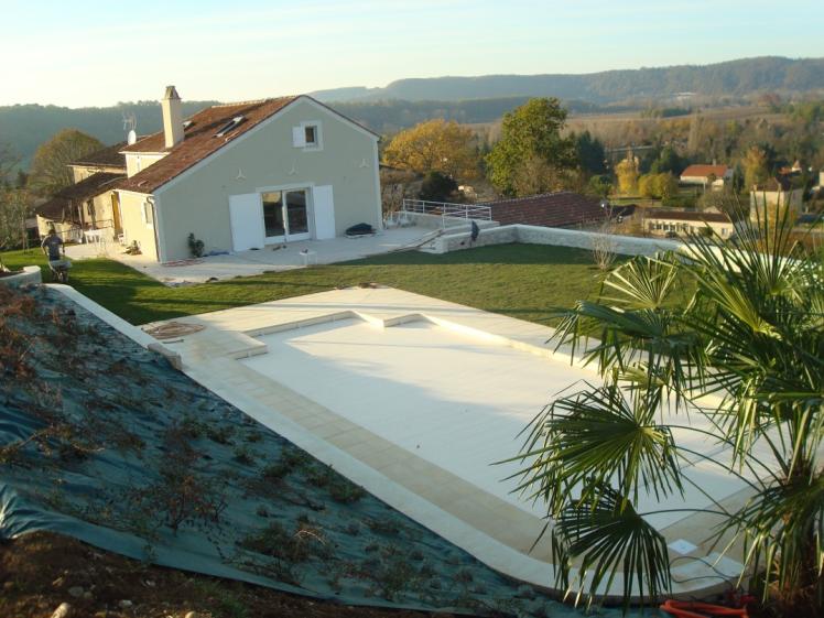 Façade Sud et piscine