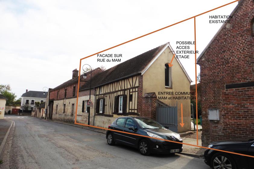 Façade sur rue du bâtiment en pan de bois 