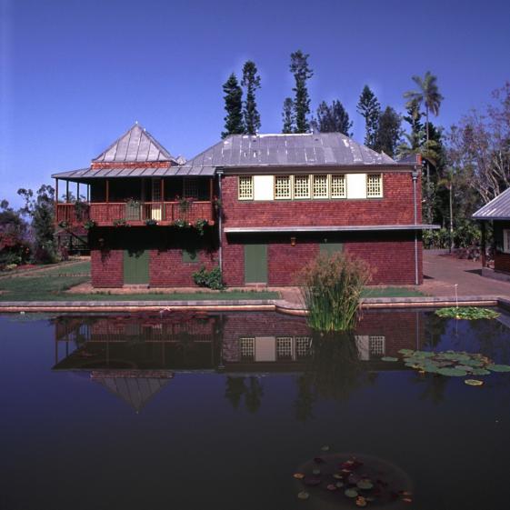 douris-c09-c-r.jpg