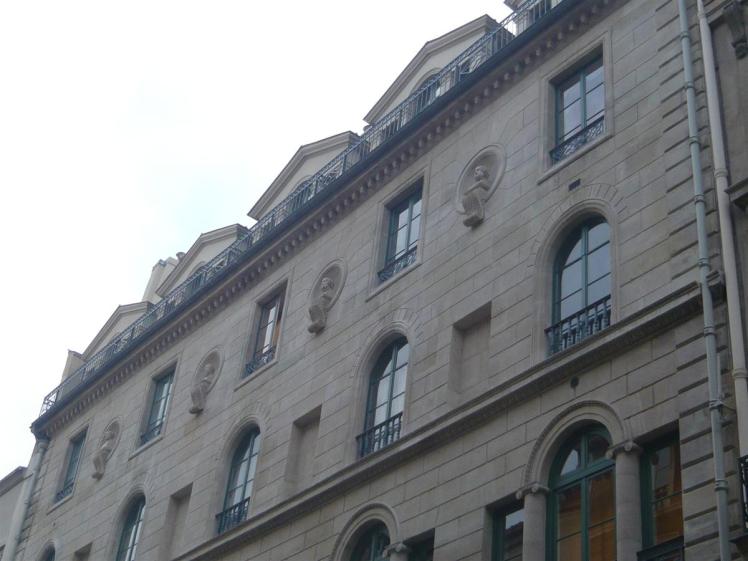 Immeuble 4,rue d'Aboukir - Après repose des bustes refaits à l'identique