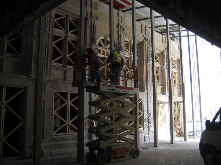 Façades Romé - Protection pendant les travaux de démolition du Palais des Congrè