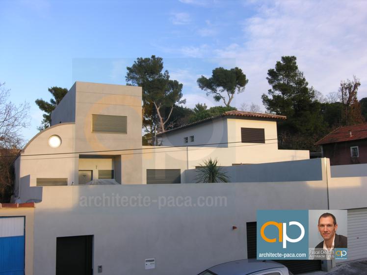 maison-contemporaine-marseille-8e-petit-terrain-01.jpg