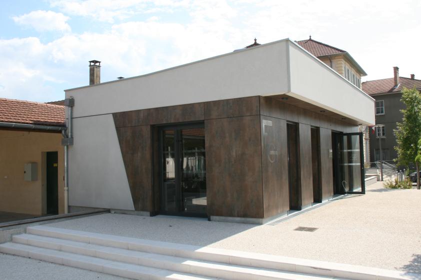 Façade Est - Local Commercial - Mairie de Saint Vérand