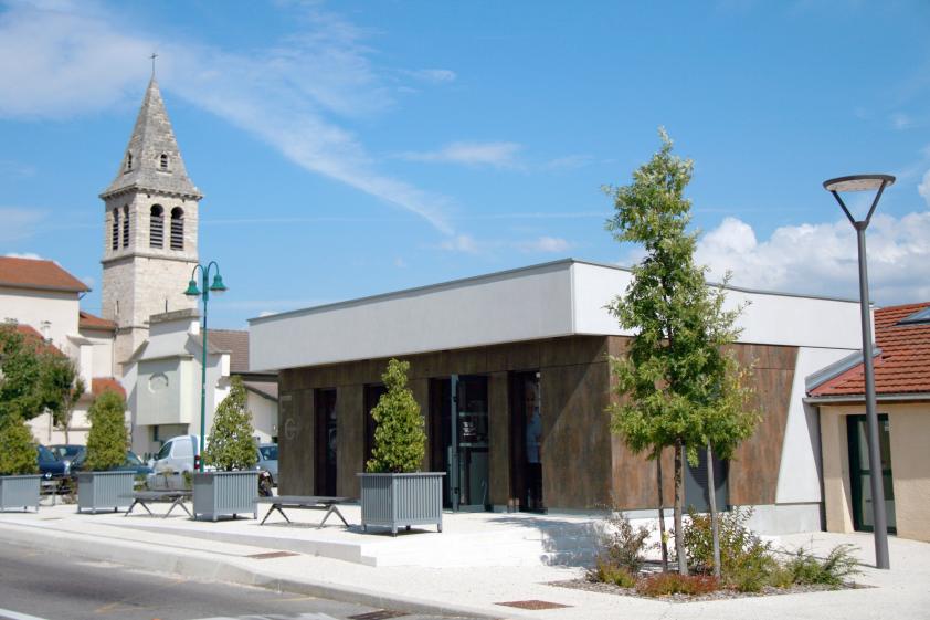 Façade principale - Local Commercial - Mairie de Saint Vérand