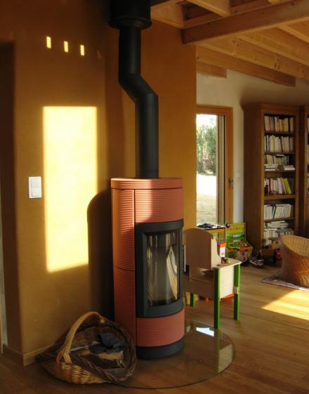 Le chauffage bioclimatique est assuré par les apports solaires et  la chaleur du