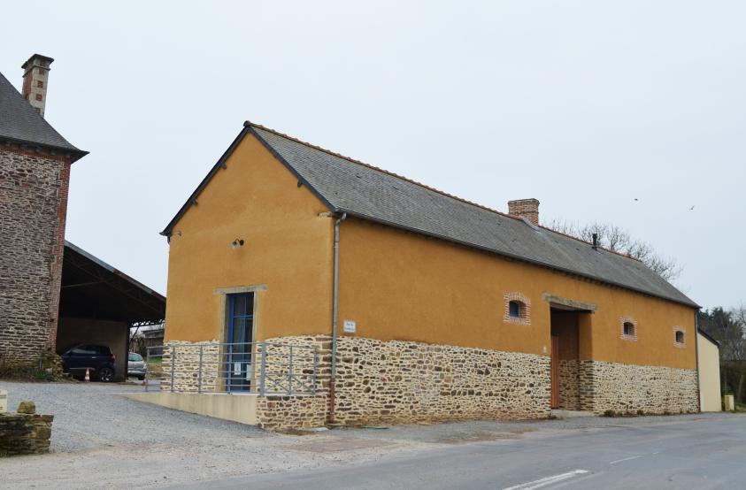  Le pignon Est accueille la nouvelle porte d'entrée du salon de coiffure réaména