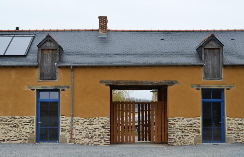 Le passage du porche, élément marquant du paysage du bourg, est réouvert.