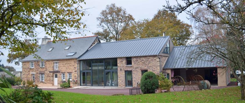 Introduire du bioclimatique dans la rénovation : trancher pour prendre la lumièr