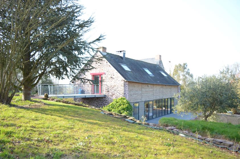 La grange à deux niveaux - vue sud est, après.