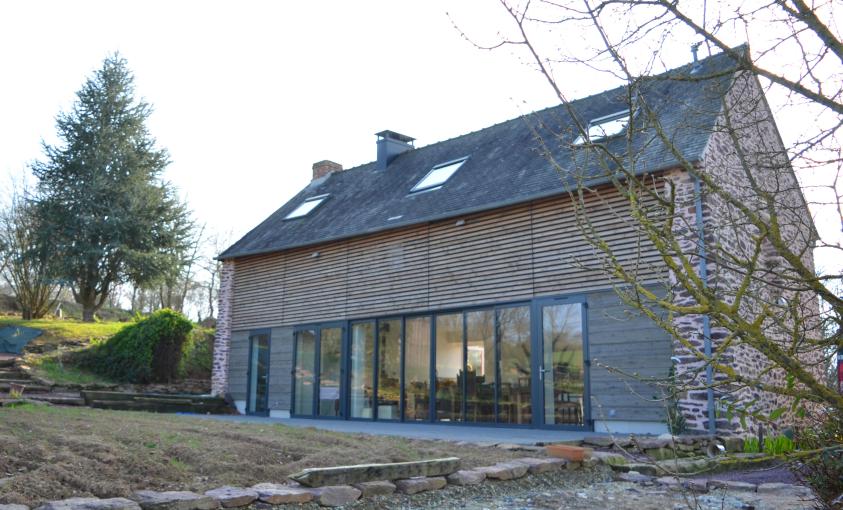 Façade Est sur terrasse et champs