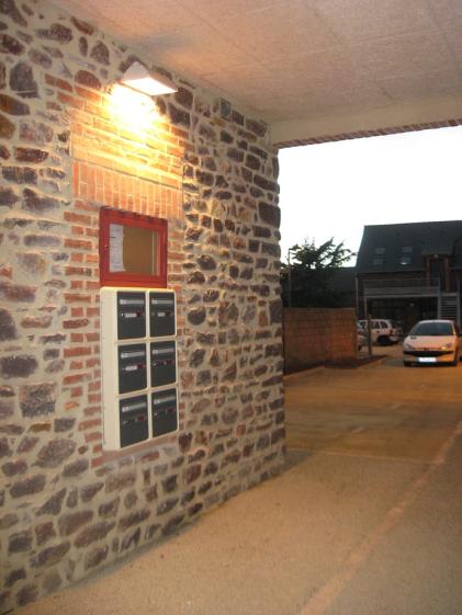 Eclairage des boites aux lettres sous le porche