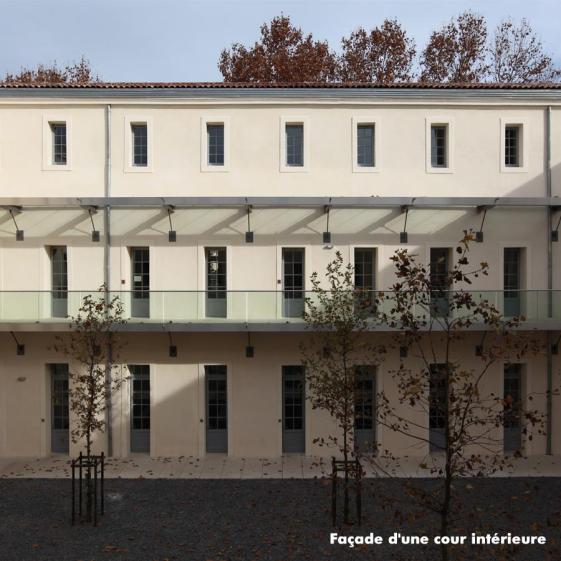 cour_de_face_lumineuse.jpg