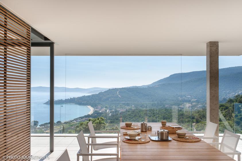 Villa F Cap Nègre , Le Lavandou, Var.             photo: Jours&Nuits