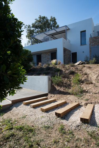 Villa FD « Sur la Corniche », Le Lavandou, Var.       photo: Jours&Nuits