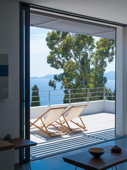 Villa FD « Sur la Corniche », Le Lavandou, Var.       photo: Jours&Nuits