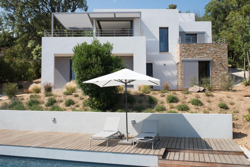 Villa FD « Sur la Corniche », Le Lavandou, Var.       photo: Jours&Nuits