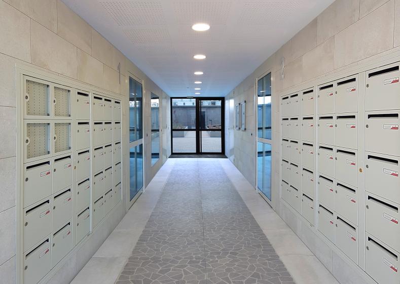 le hall traversant