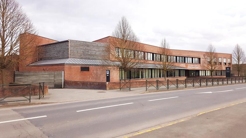 EXTENSION DE LA FACULTE DES SPORTS - LIEVIN: la salle des archives en structure 