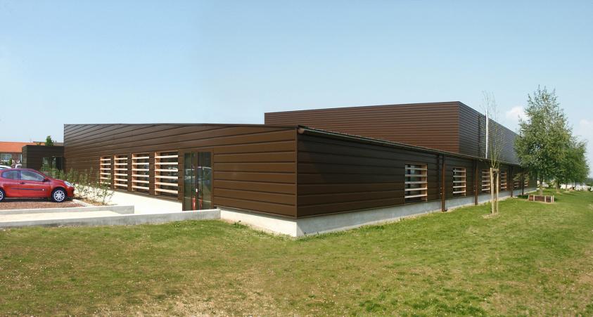 GYMNASE ET CENTRE DE RECHERCHE DE LA FACULTE DES SPORTS - LIEVIN: facade sud-oue