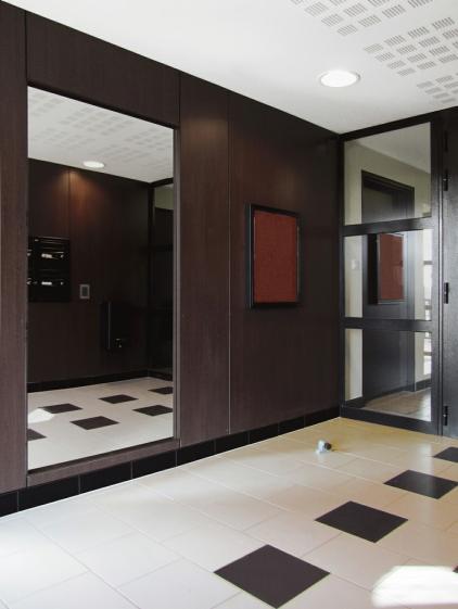 LOGEMENTS H&E - FRANQUEVILLE-SAINT-PIERRE : hall immeuble collectif 10 logements