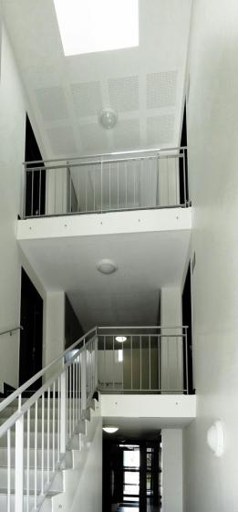 LOGEMENTS H&E - FRANQUEVILLE-SAINT-PIERRE : escalier immeuble collectif 11 logem