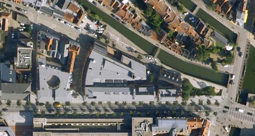 vue aérienne : cinéma + RU + logements