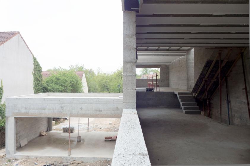 Maison contemporaine - ouvertures de façade et contraintes structurelles