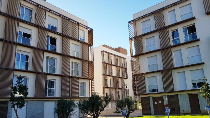 BATIMENTS DEPUIS LE JARDIN