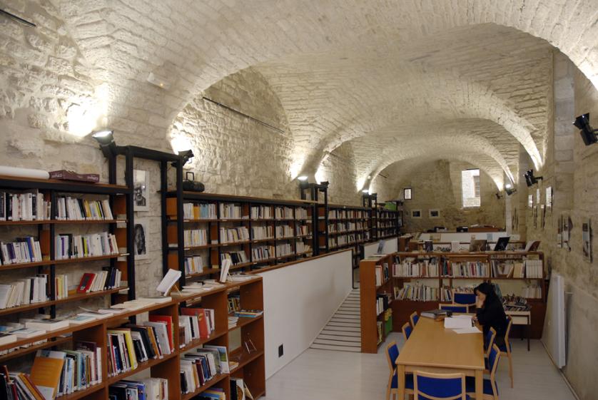 1-barjac-bibliotheque.jpg